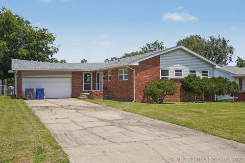 5929 E 26th St, Tulsa, OK, 74114-5121 | Card Image