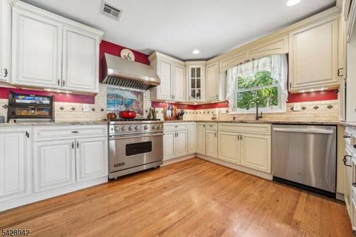 50 Newbrook Ln, Springfield, NJ, 07081-2921 | Card Image