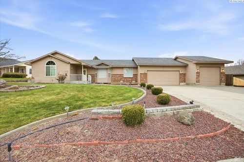 3810 S Buntin Loop, Kennewick, WA, 99337-3127 | Card Image