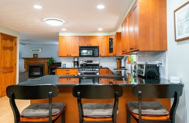 16 Lisa Ln, House other with 3 bedrooms, 3 bathrooms and 4 parking in Georgetown MA | Image 7