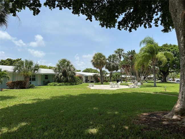 COMMON PATIO | Image 25