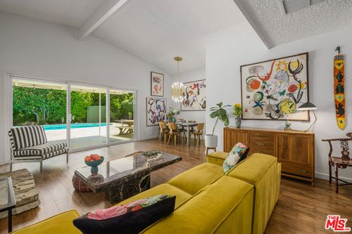 6902 Andasol Ave, Van Nuys, CA, 91406-5411 | Card Image