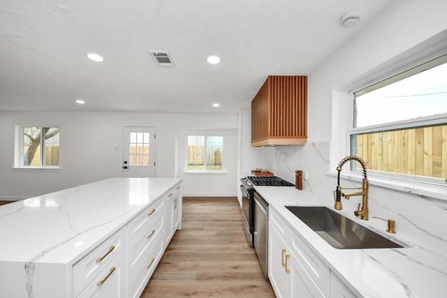 717 Phyllis Ct, Conroe, TX, 77303-1725 | Card Image