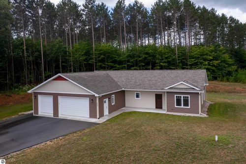 5200 Timber Flats Dr, Kingsley, MI, 49649-9451 | Card Image