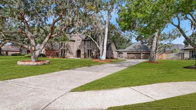 57 Chesswood Court, House other with 4 bedrooms, 4 bathrooms and null parking in Lake Jackson TX | Image 2