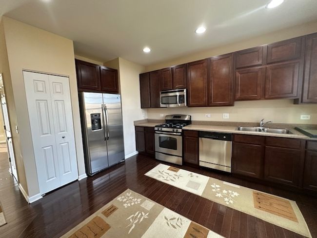 481 Town Center Blvd, Townhouse with 2 bedrooms, 3 bathrooms and 2 parking in Gilberts IL | Image 6