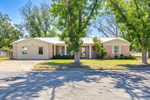 2029 S China St, Brady, TX, 76825-7311 | Card Image