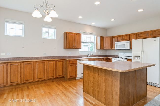 1520 Mansfield Dr, House other with 3 bedrooms, 2 bathrooms and 2 parking in Aurora IL | Image 9