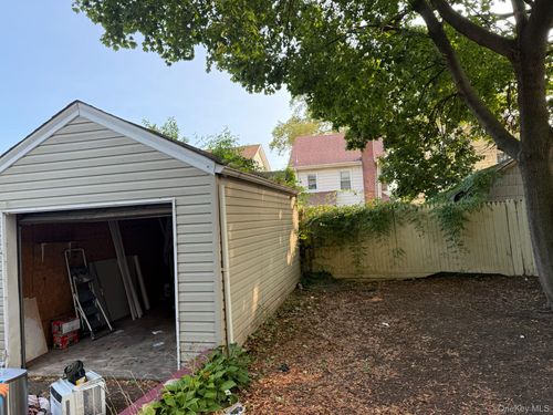 215 112th Ave, Queens Village, NY, 11429 | Card Image