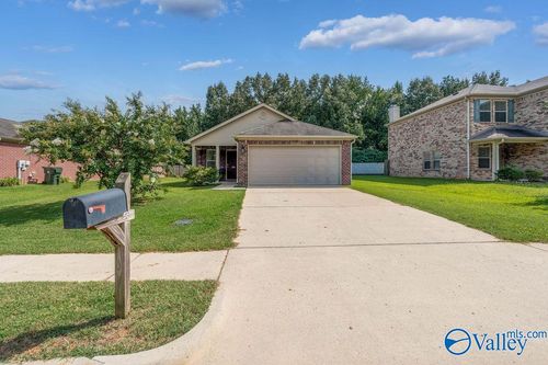 140 Bermuda Lakes Dr, Meridianville, AL, 35759-2602 | Card Image