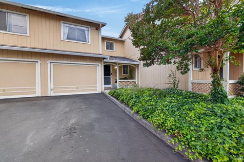 107 Acorn Dr, Petaluma, CA, 94952-1935 | Card Image