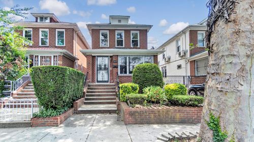 3137 86th St, East Elmhurst, NY, 11369-1428 | Card Image