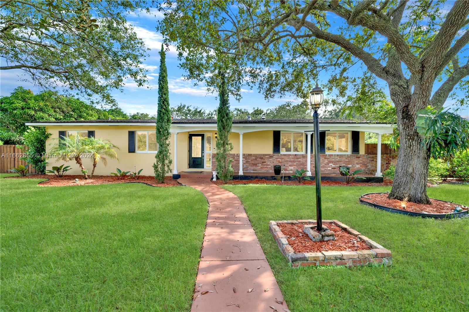 158th Ter, Palmetto Bay, FL 33157