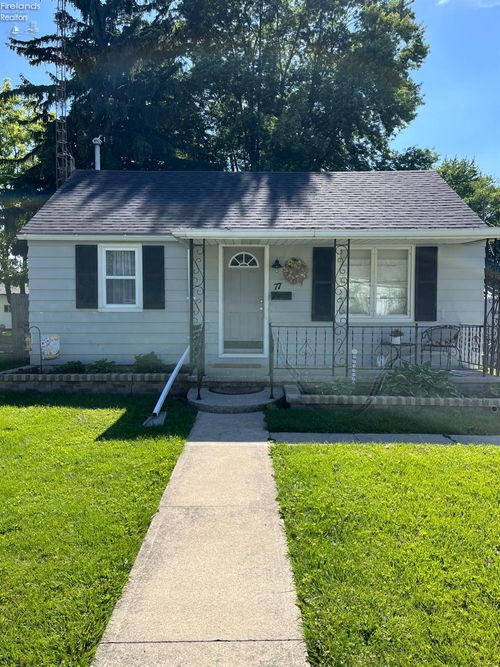 77 Kensington Ave, Tiffin, OH, 44883-2020 | Card Image