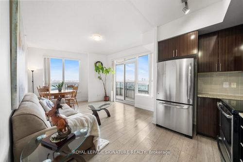 2108-7171 Yonge St, Thornhill, ON, L3T0C5 | Card Image