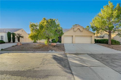 3205 Sterlingshire Dr, Las Vegas, NV, 89146-6226 | Card Image