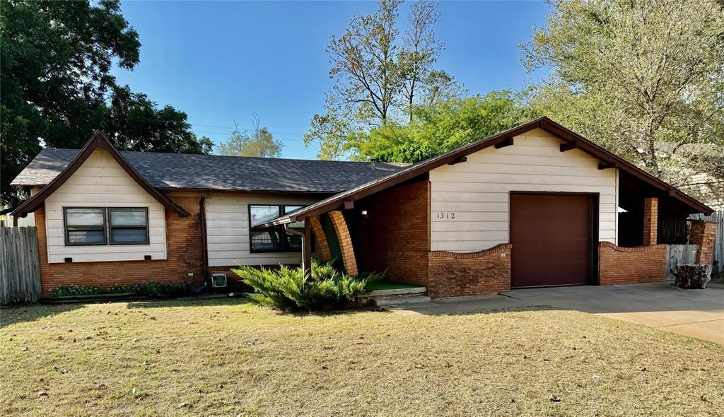 Littell Ave, Clinton, OK 73601