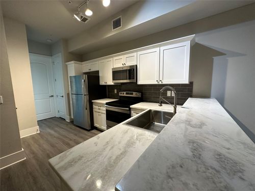 307-2727 Houston Ave, Houston, TX, 77009-7638 | Card Image