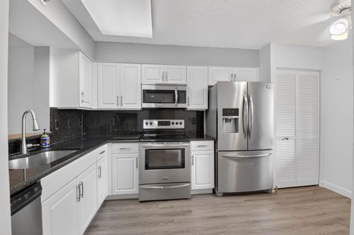 405-6080 Huntwick Ter, Delray Beach, FL, 33484-1852 | Card Image