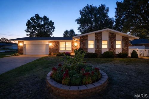 3 Oakwood Dr, Ste Genevieve, MO, 63670-1816 | Card Image
