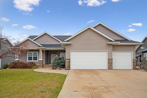 3516 Fitzroy Rd, Hiawatha, IA, 52233-8002 | Card Image