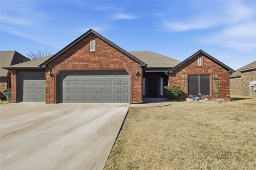 9220 N 144th East Ave, Owasso, OK, 74055-2681 | Card Image