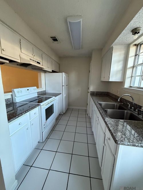 1735 Boulevard De Province, Baton Rouge, LA, 70816-8610 | Card Image