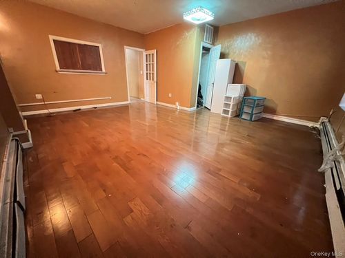 9549 Roosevelt Ave, Jackson Heights, NY, 11372-8028 | Card Image