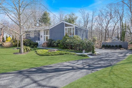 95 Linda Ln W, Riverhead, NY, 11901-6309 | Card Image