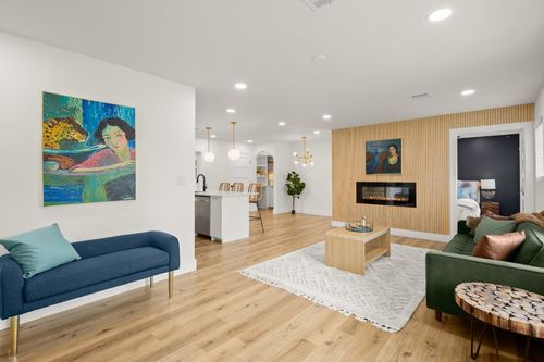 207 White Oak Dr, Austin, TX, 78753-6027 | Card Image