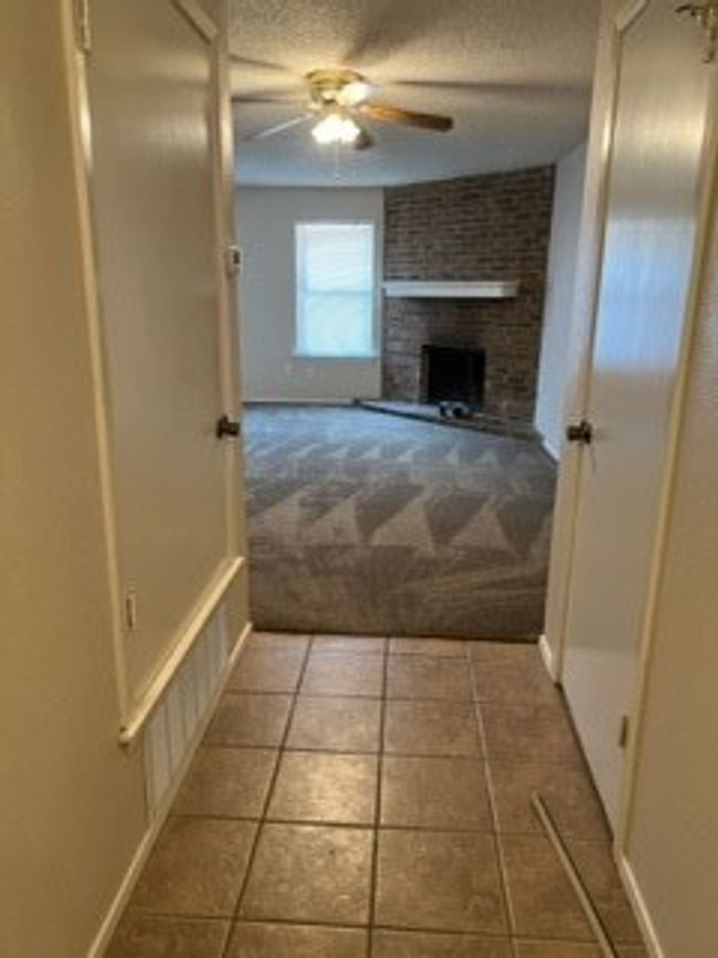 Entry-Living | Image 6