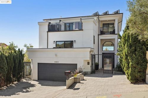 680 Hiller Dr, Oakland, CA, 94618-2353 | Card Image