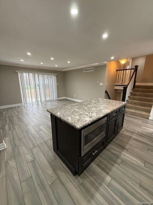 14651 Fairway St, Livonia, MI, 48154-5103 | Card Image