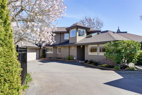 1005 Joan Cres, Victoria, BC, V8S3L3 | Card Image