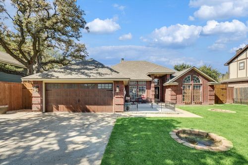7021 Cook Cir, North Richland Hills, TX, 76182-3522 | Card Image