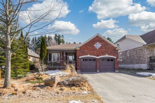 32 Oakside Dr, Uxbridge, ON, L9P2A4 | Card Image
