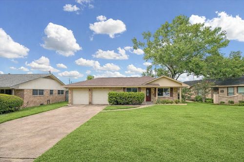 1607 Willowby Dr, Houston, TX, 77008-3205 | Card Image