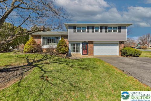 2805 Green Pond Rd, Palmer Twp, PA, 18045-2503 | Card Image