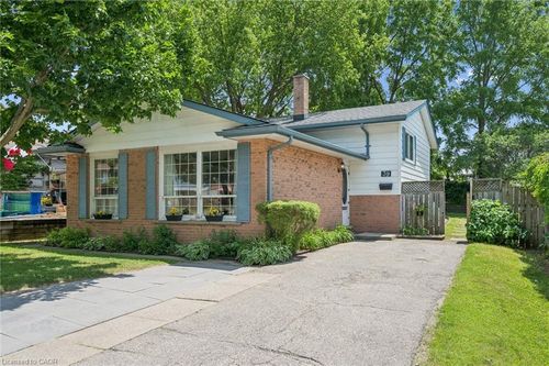 39 Shea Cres, Kitchener, ON, N2E1E9 | Card Image