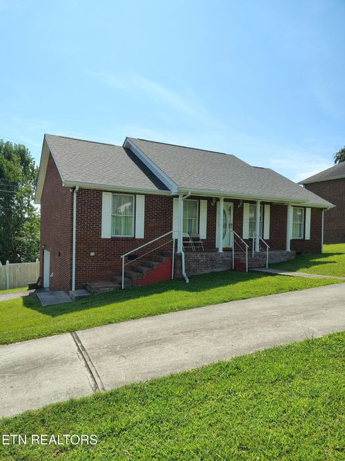 525 Fan St, Tazewell, TN, 37879-4127 | Card Image