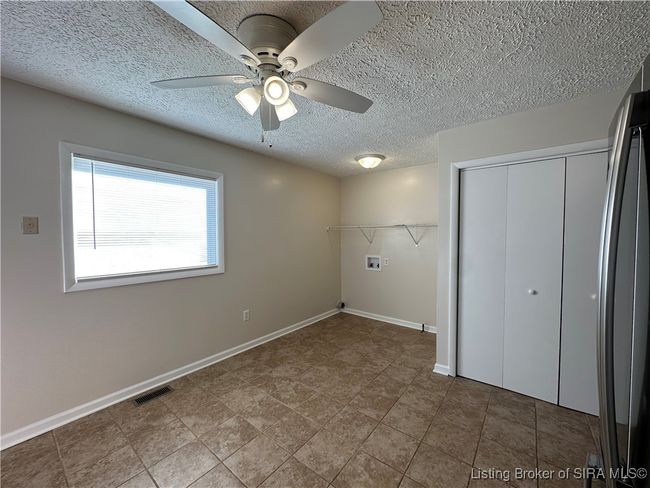 Eat-In Dining area & laundry area | Image 31
