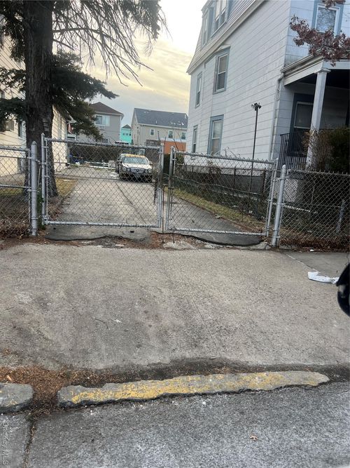 838 E 226 Th, New York, NY, 10466 | Card Image