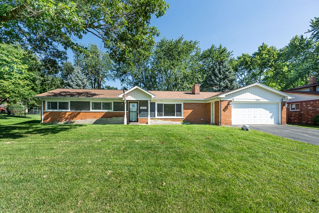 Kenwick Dr, White Lake, MI 48386