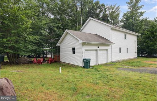 8056 Red Squirrel Dr, Tobyhanna, PA, 18466-3479 | Card Image