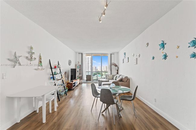 7 - 19390 Collins Ave, Condo with 2 bedrooms, 2 bathrooms and null parking in Sunny Isles Beach FL | Image 10