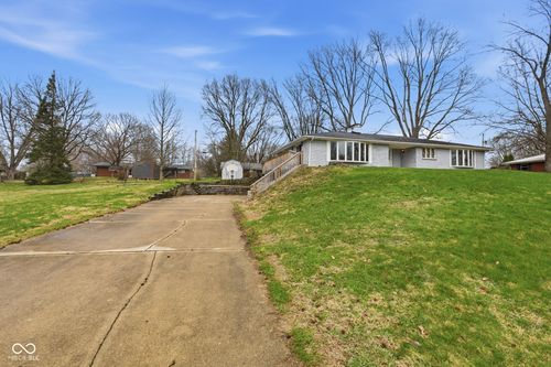 2226 Lake Dr, Anderson, IN, 46012-1819 | Card Image