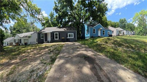 8032 Brooklyn Ave, Kansas City, MO, 64132-3513 | Card Image