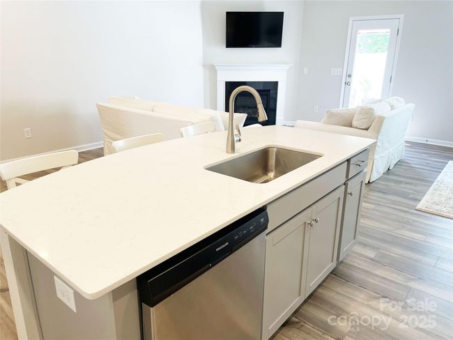 8060 Scarlet Maple Ln, Townhouse with 3 bedrooms, 3 bathrooms and null parking in Tega Cay SC | Image 8