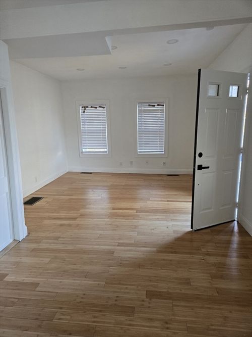 137-137 Clapp St, Milton, MA, 02186-3228 | Card Image