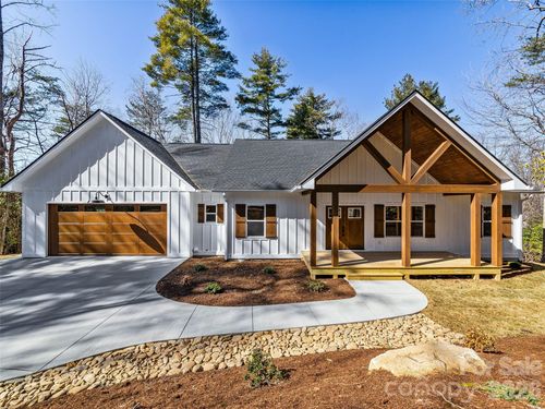 177 Shadow Run Rd, Hendersonville, NC, 28792-8053 | Card Image